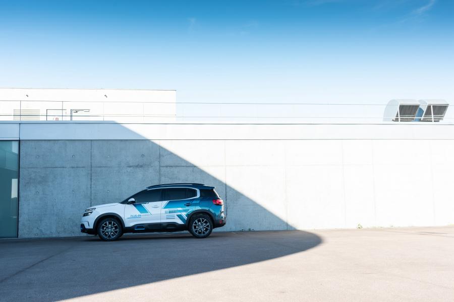  Citroen C5 Aircross SUV Hybrid Concept 2018 года  (фото 15 из 24)
